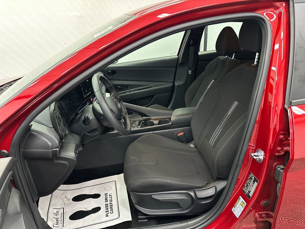 Used 2025 Hyundai Elantra SEL FWD image 9