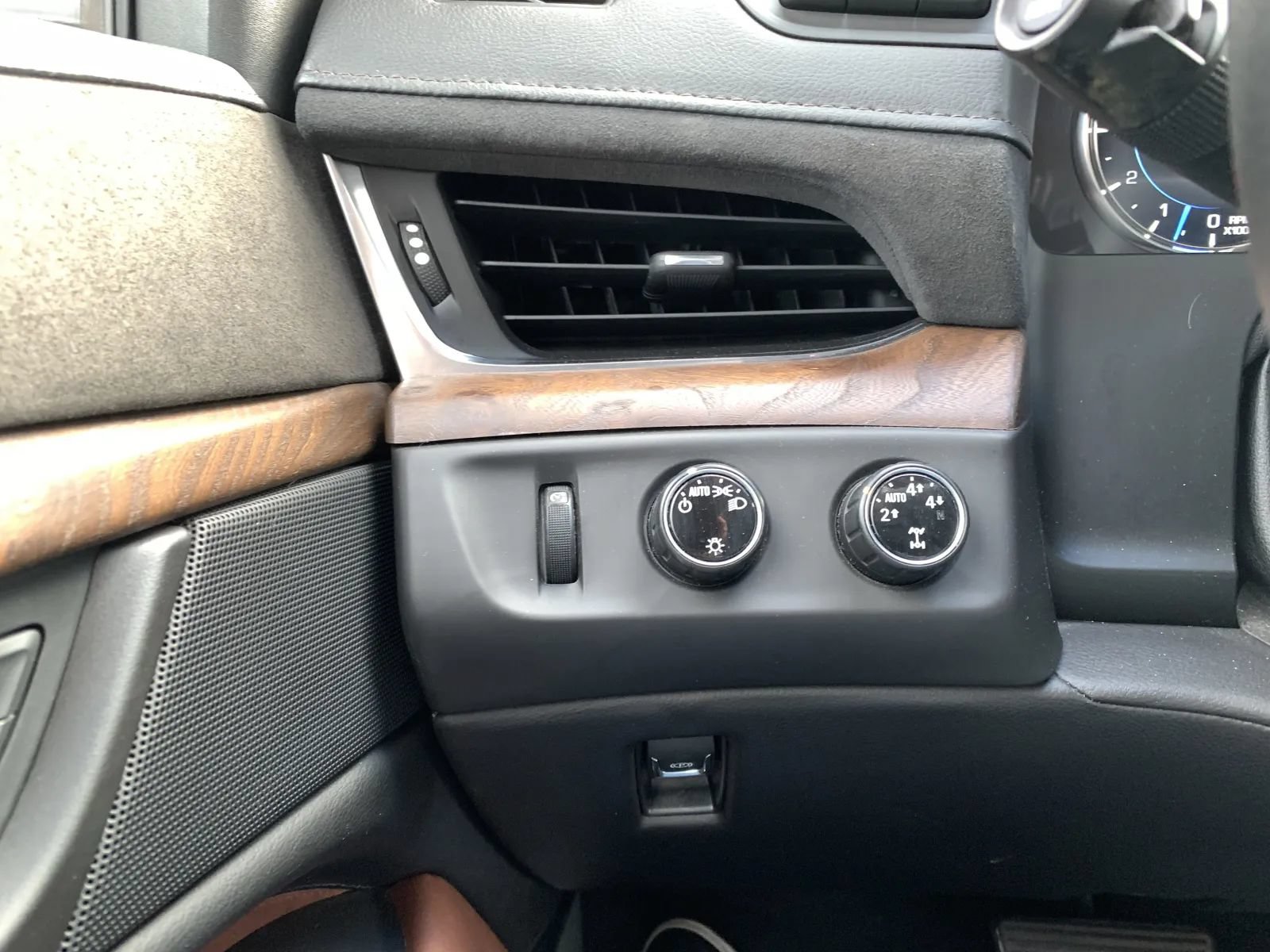 Used 2016 Cadillac Escalade Premium AWD/4WD image 19