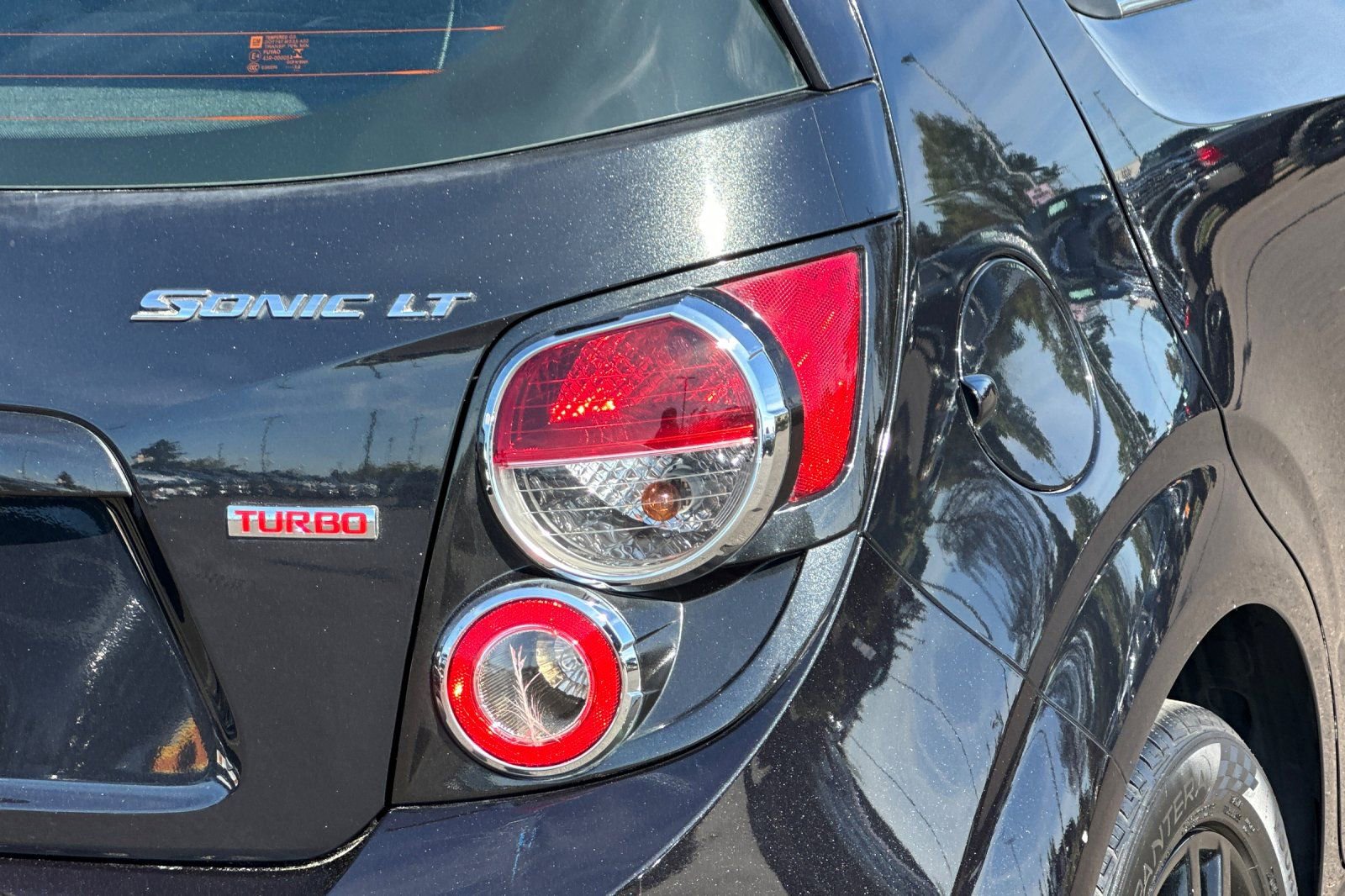 Used 2014 Chevrolet Sonic LT w/ Fun and Sun Package FWD image 23