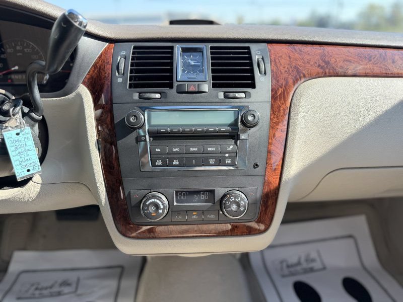 Used 2006 Cadillac DTS w/ Trunk Convenience Package FWD image 12
