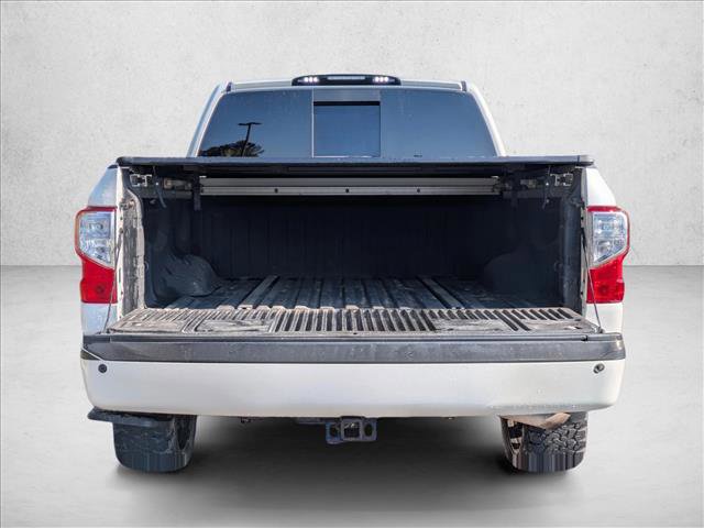 Used 2019 Nissan Titan SL w/ Midnight Edition image 6