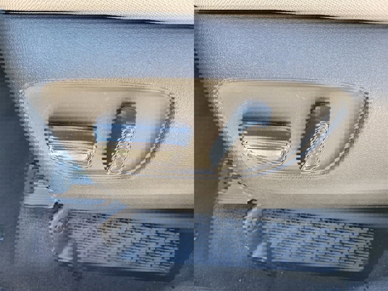 Used 2025 Toyota Sienna LE image 17