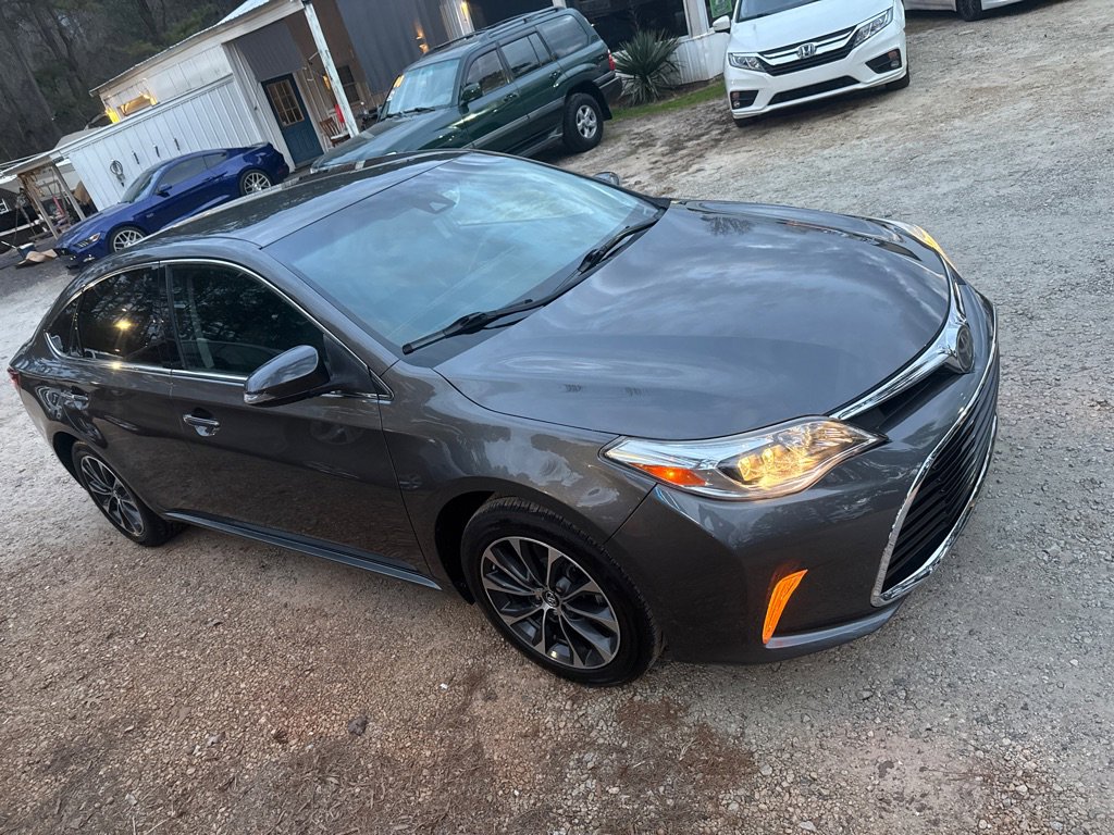Used 2018 Toyota Avalon XLE image 9