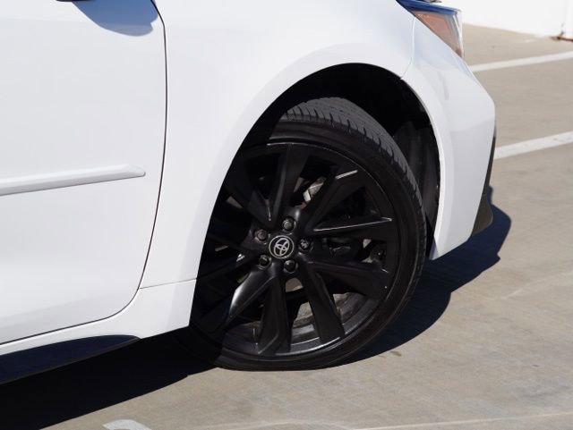Used 2022 Toyota Corolla SE w/ SE Premium Package image 8