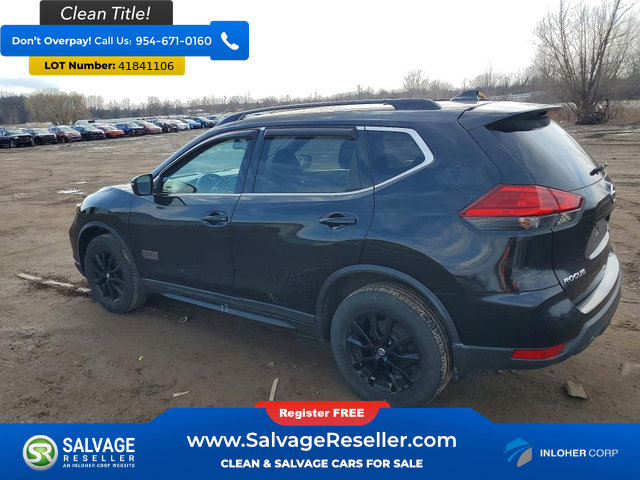 Used 2017 Nissan Rogue SV image 3