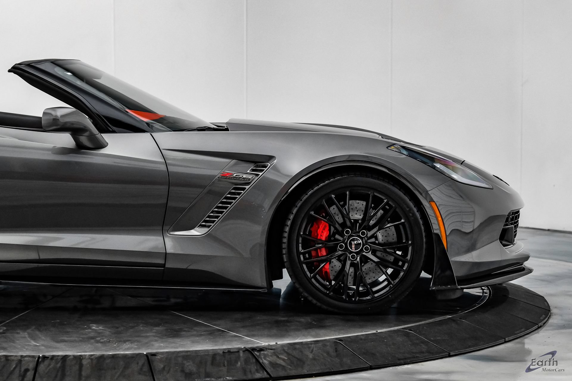 Used 2015 Chevrolet Corvette Z06 w/ 3LZ Preferred Equipment Group RWD image 27