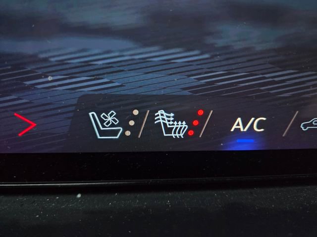 Used 2025 Chevrolet Suburban Premier image 14