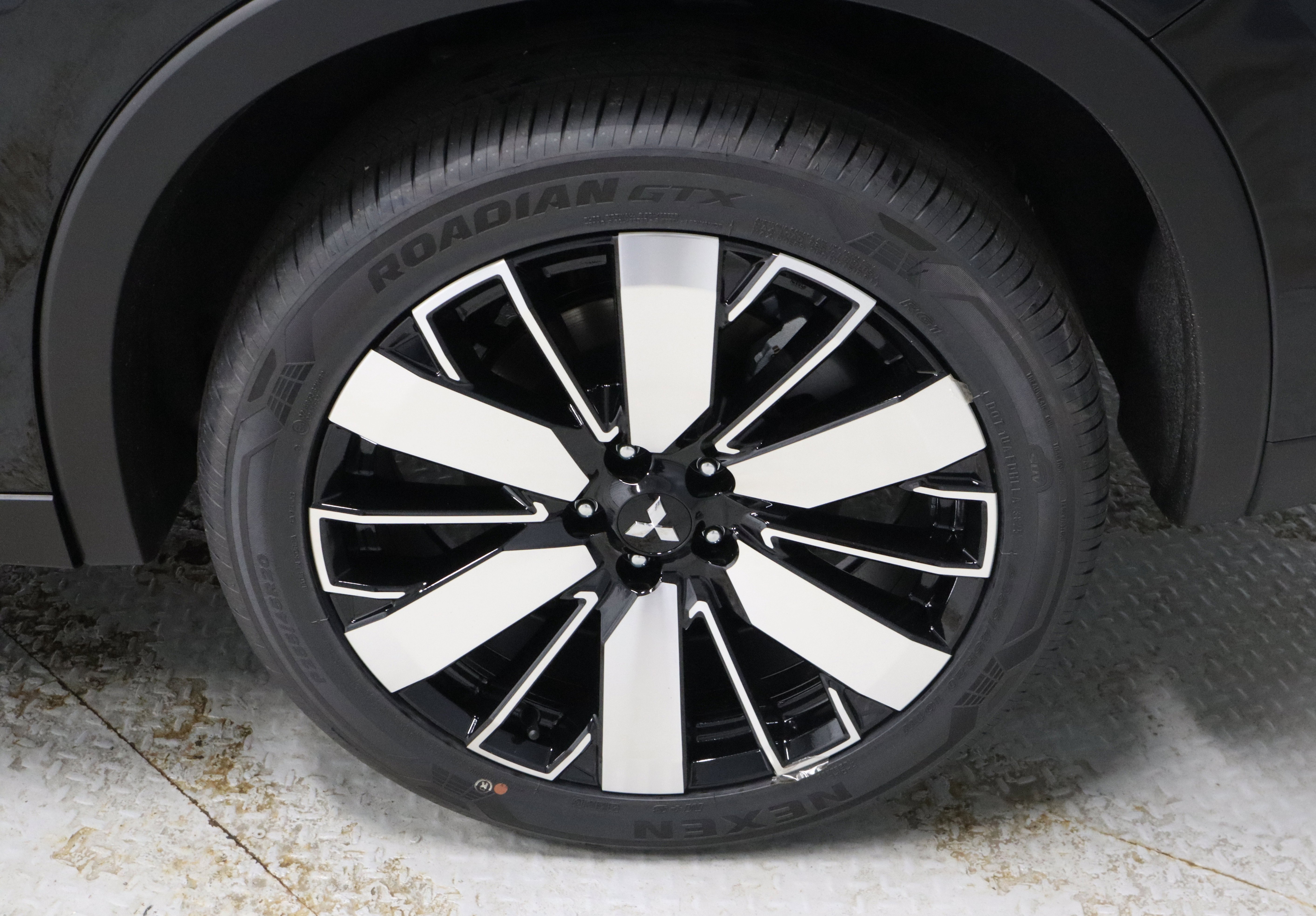 New 2026 Mitsubishi Outlander SE image 13