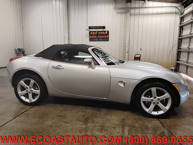 Used 2006 Pontiac Solstice Convertible w/ Convenience Package RWD image 2