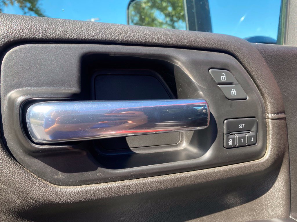 Used 2022 GMC Sierra 2500 Denali w/ Denali Ultimate Package AWD/4WD image 16