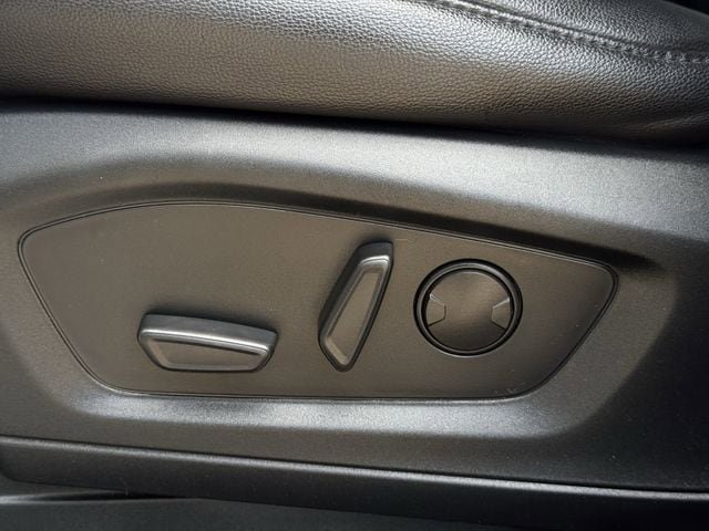 Used 2023 Ford Explorer Limited AWD/4WD image 28