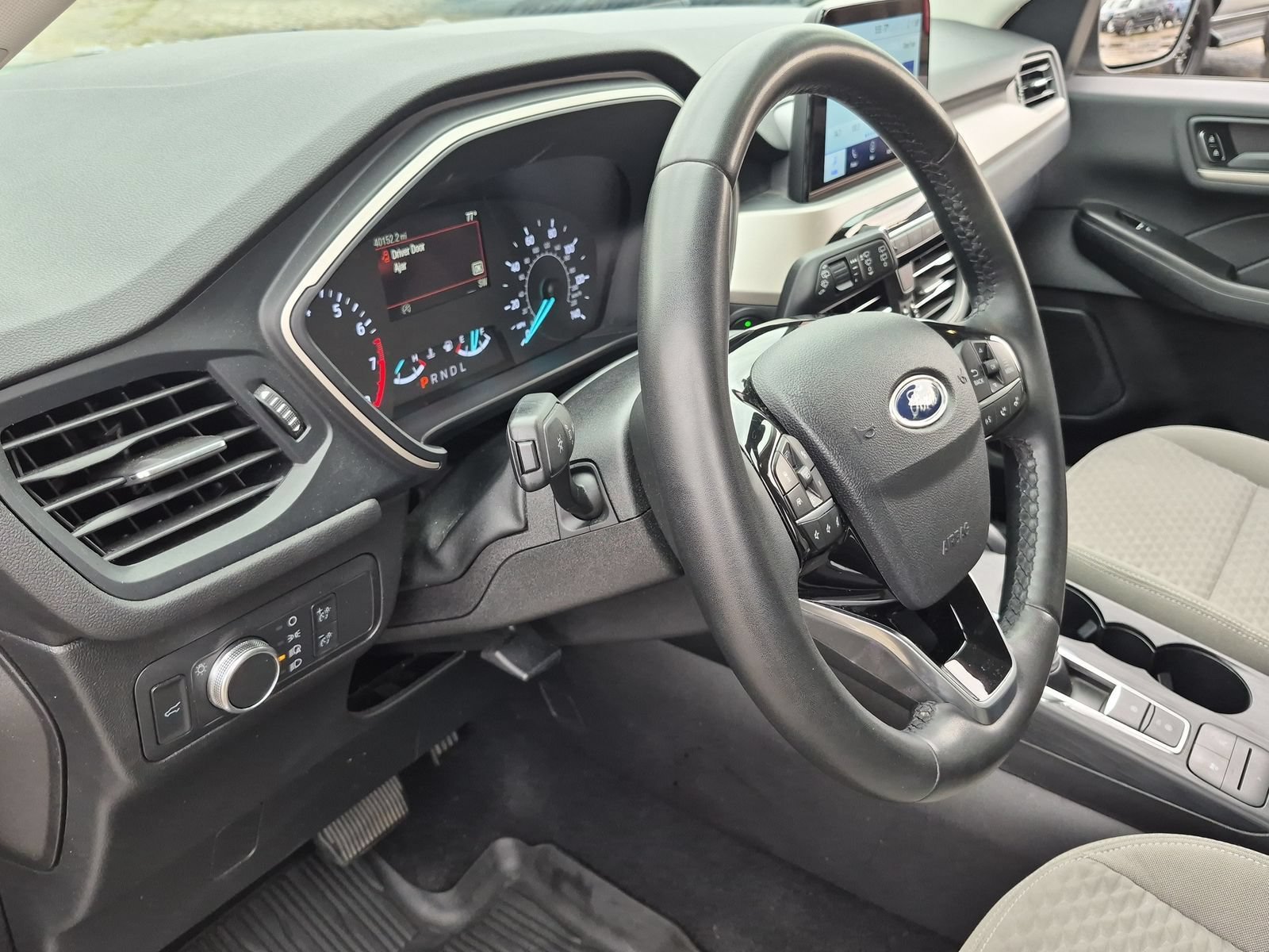Used 2022 Ford Escape SE w/ SE Sport Appearance Package FWD image 11