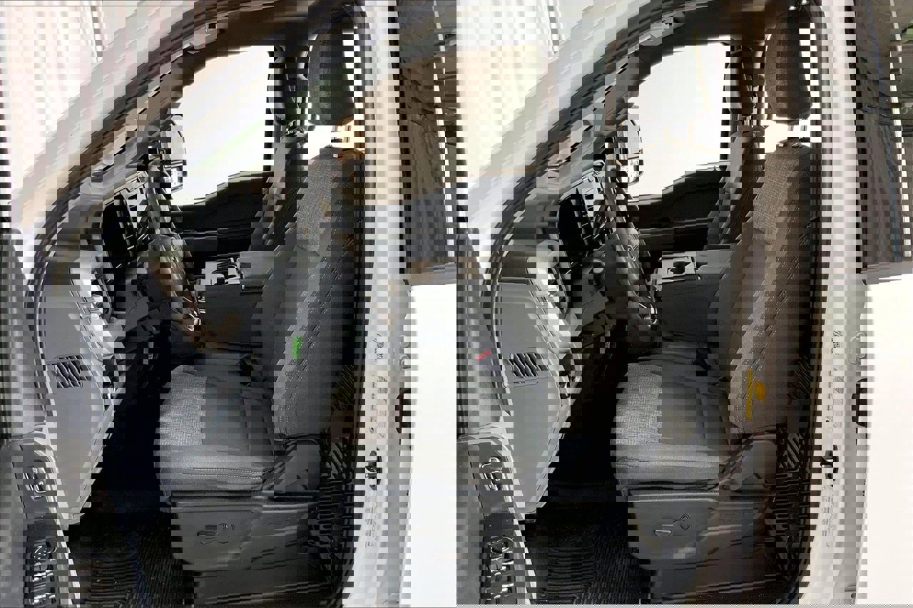 Used 2023 Ford F250 XLT w/ FX4 Off-Road Package image 13