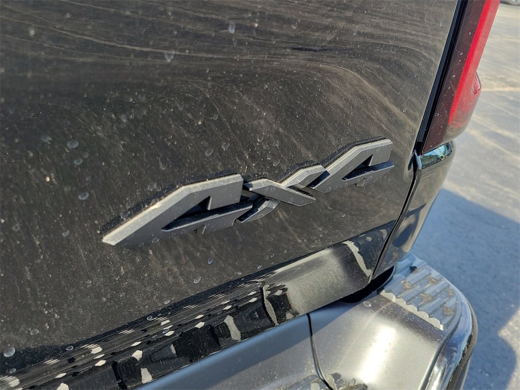 New 2026 RAM 1500 4x4 Crew Cab image 8
