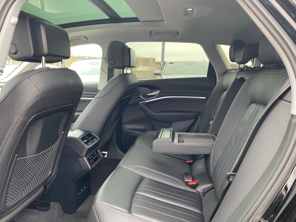 Used 2022 Audi e-tron Premium image 20