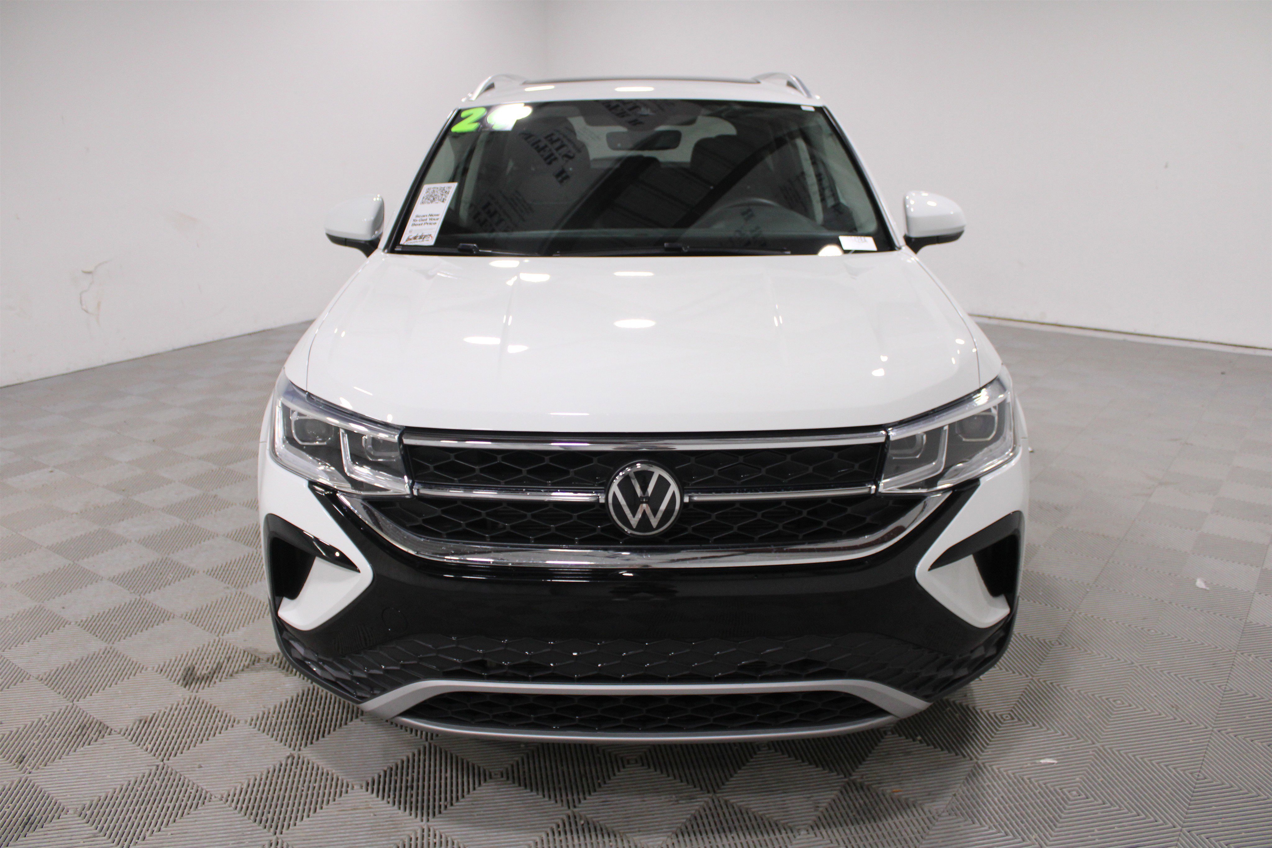 Used 2024 Volkswagen Taos SEL image 32