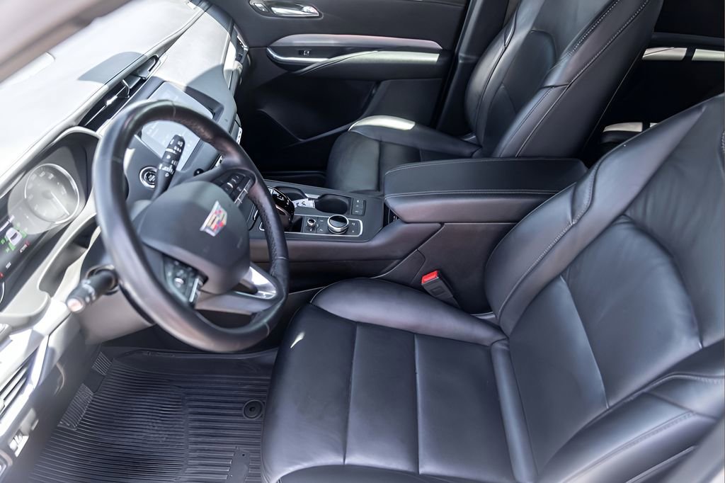 Used 2020 Cadillac XT4 Premium Luxury w/ Cold Weather Package FWD image 9