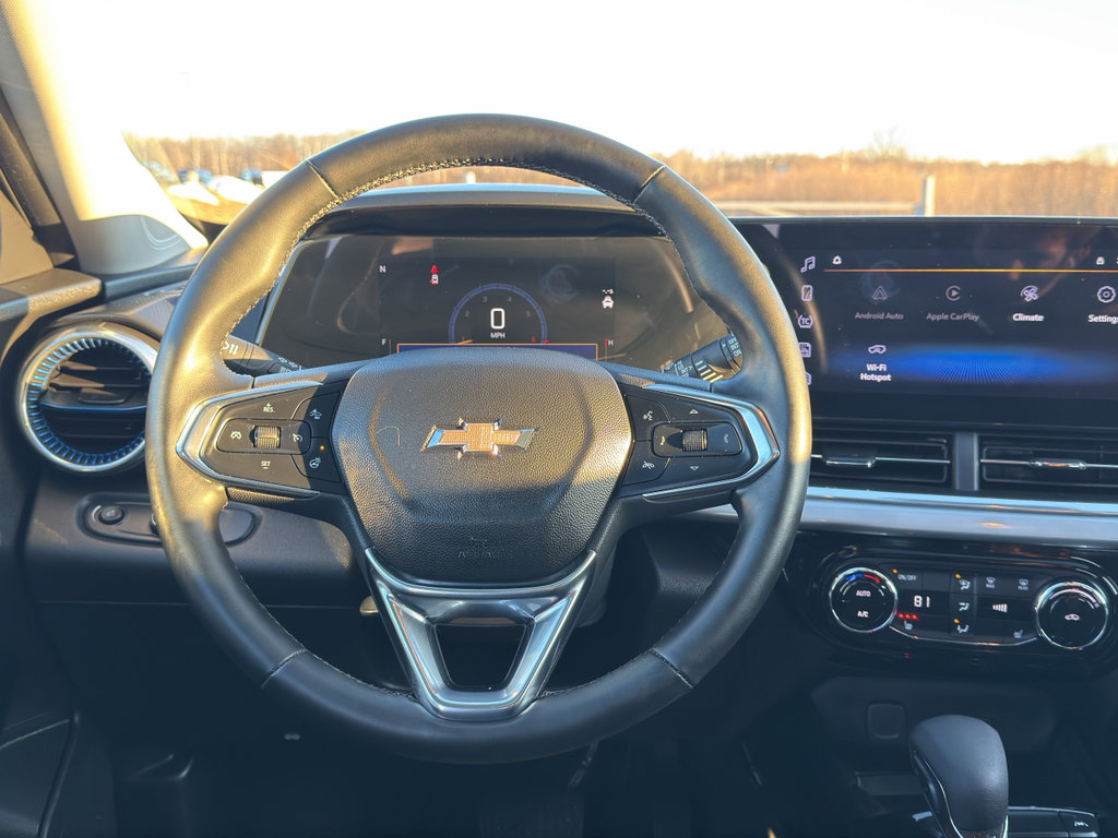 Used 2024 Chevrolet Trax LT w/ Sunroof Package image 30