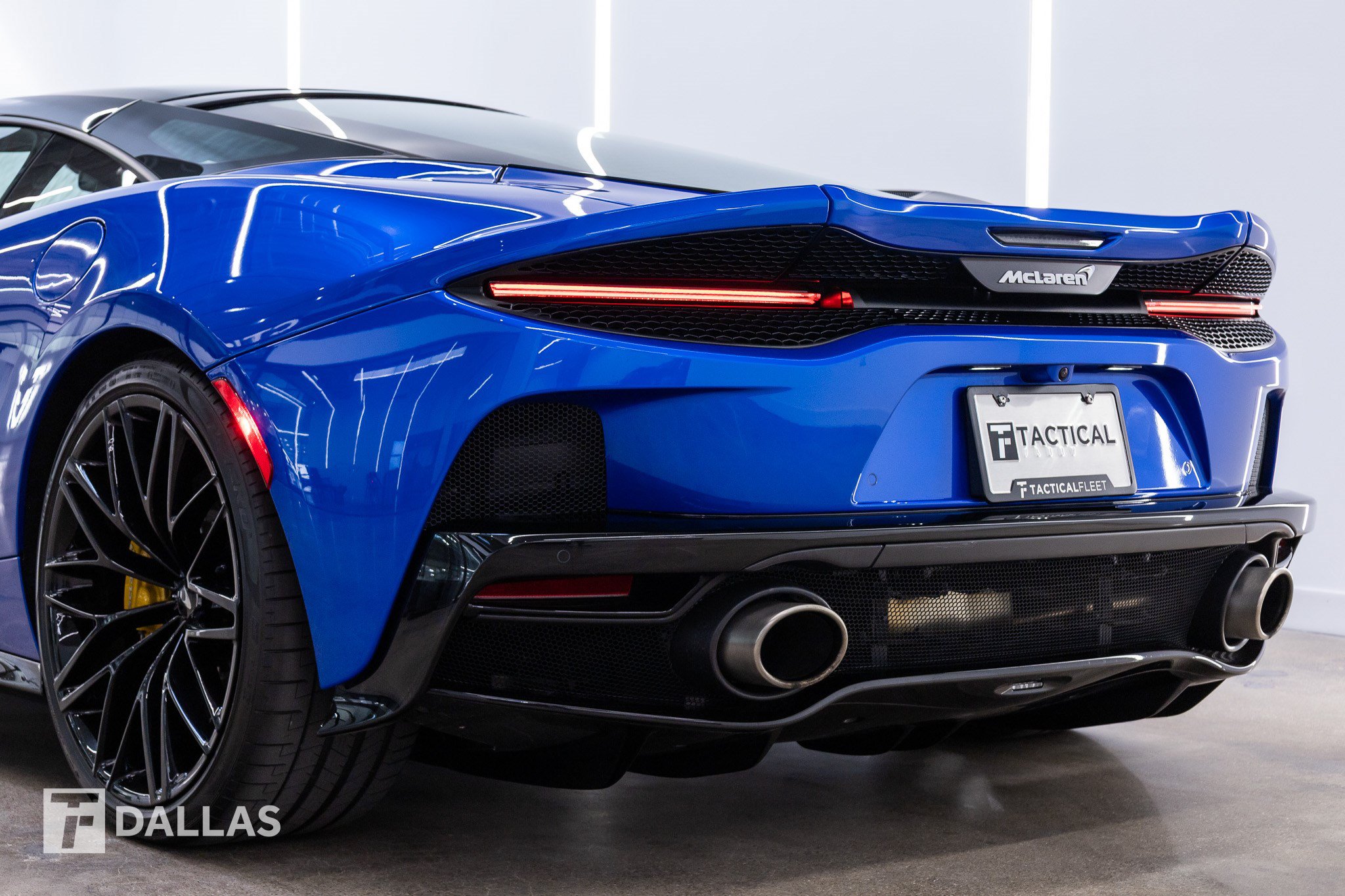 Used 2023 McLaren GT RWD image 9