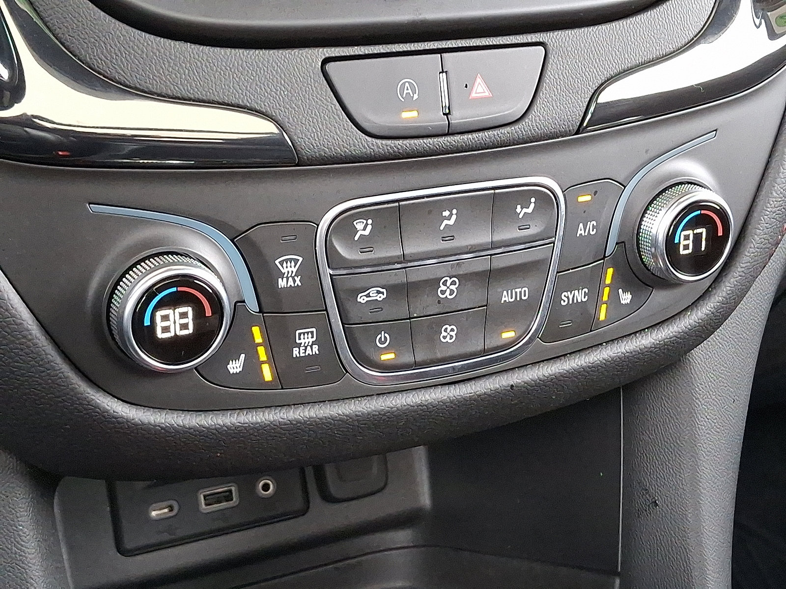 Certified 2022 Chevrolet Equinox RS w/ RS Leather Package image 16