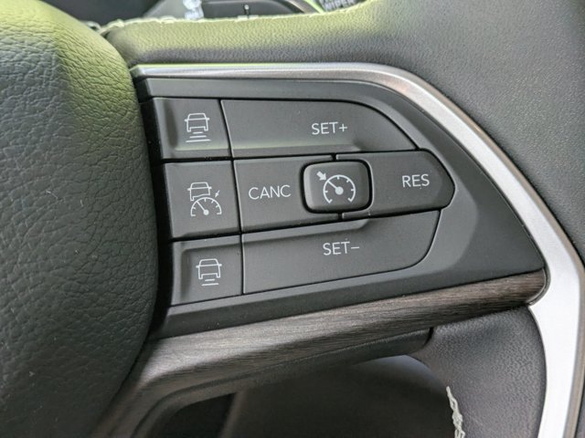Used 2023 Jeep Grand Cherokee L Limited AWD/4WD image 16