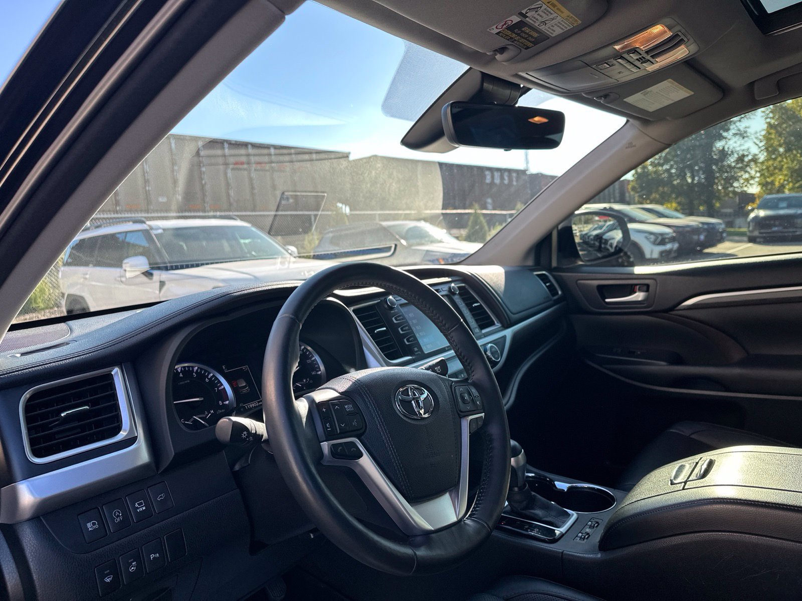 Used 2017 Toyota Highlander Limited Platinum FWD image 14