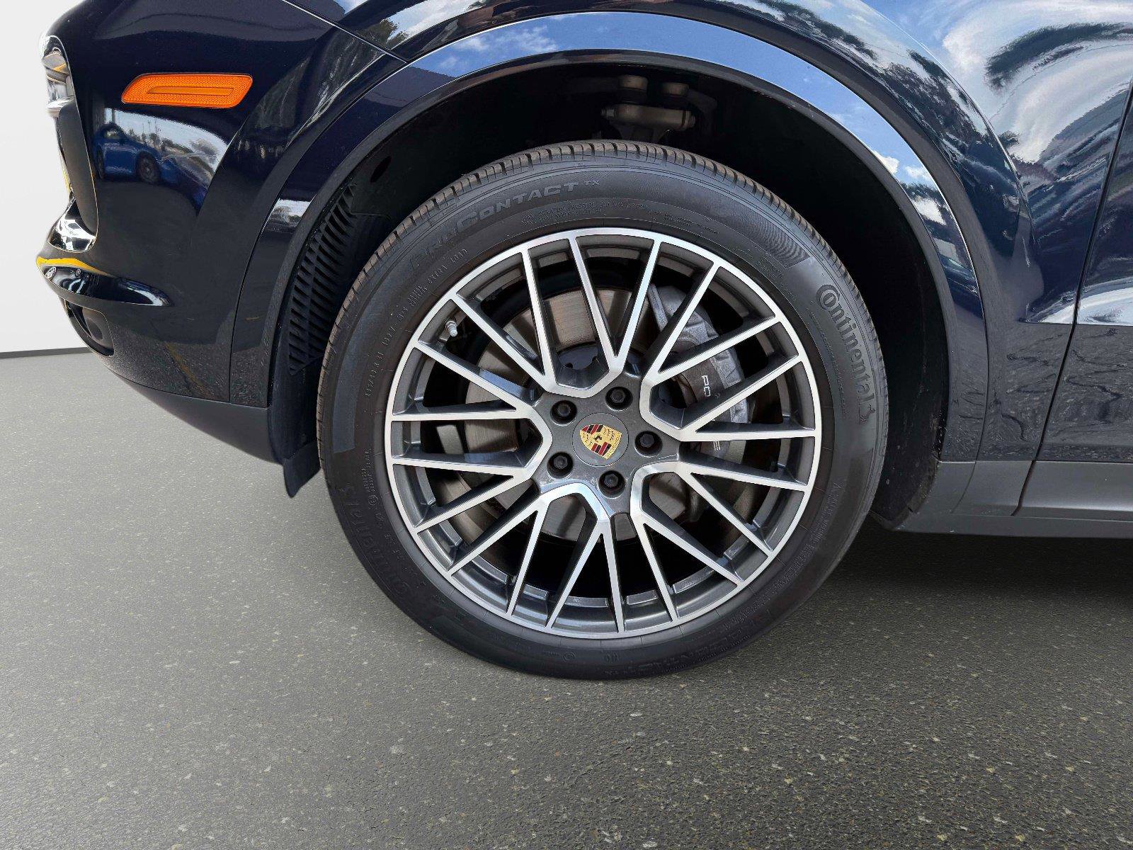 Used 2022 Porsche Cayenne w/ Premium Package image 13