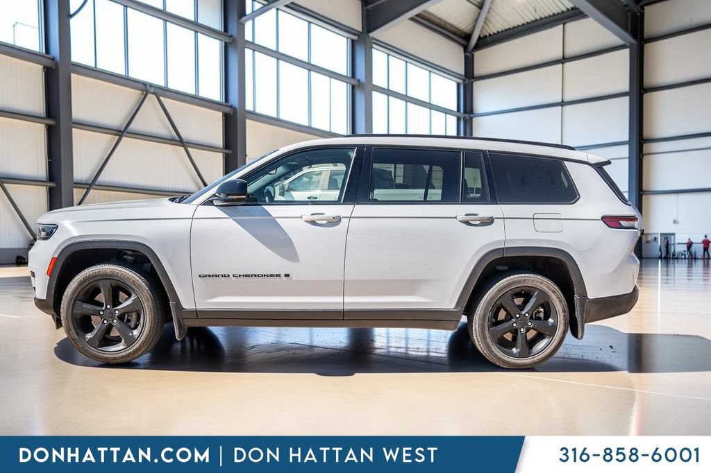 Used 2023 Jeep Grand Cherokee L Laredo AWD/4WD image 2
