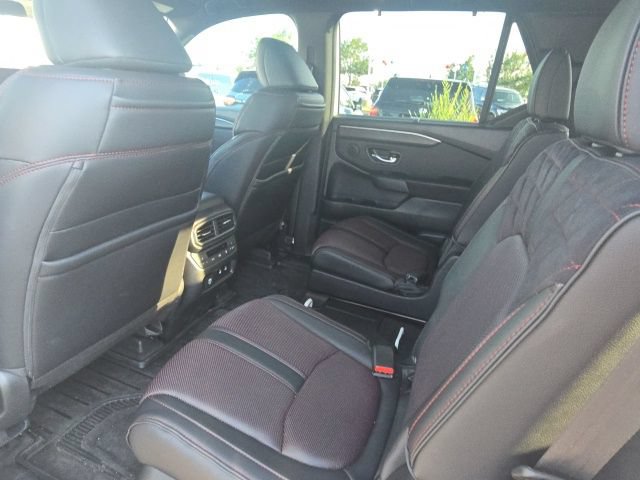 Used 2026 Honda Pilot Black Edition image 13