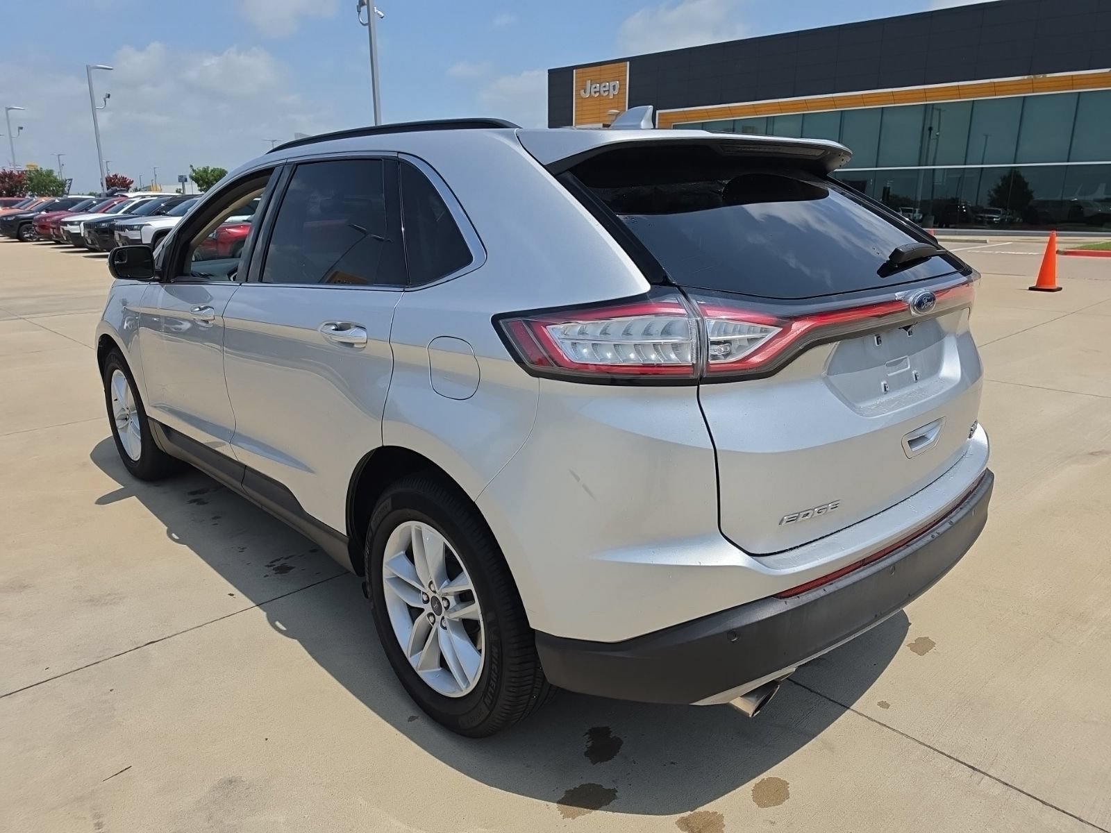 Used 2018 Ford Edge SEL w/ Equipment Group 201A FWD image 3