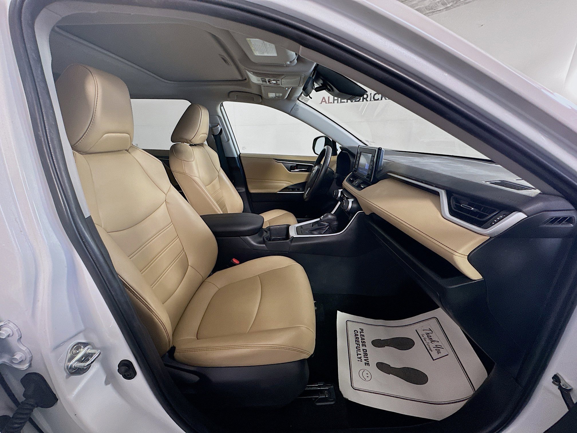 Used 2022 Toyota RAV4 XLE Premium image 28