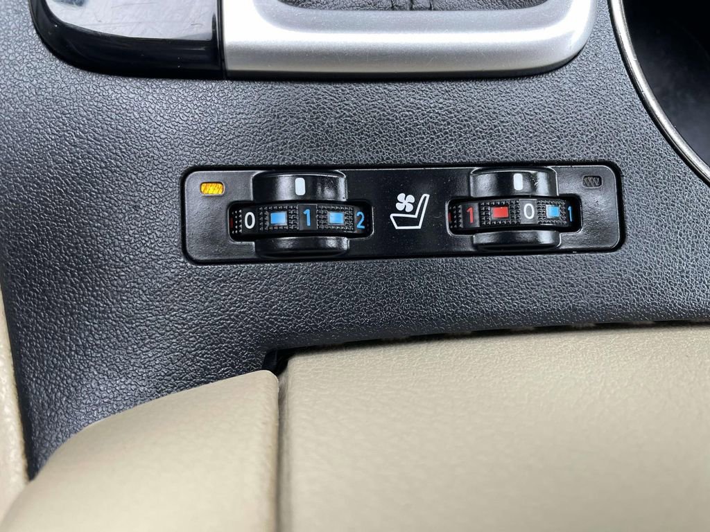 Used 2016 Toyota Highlander Limited image 44