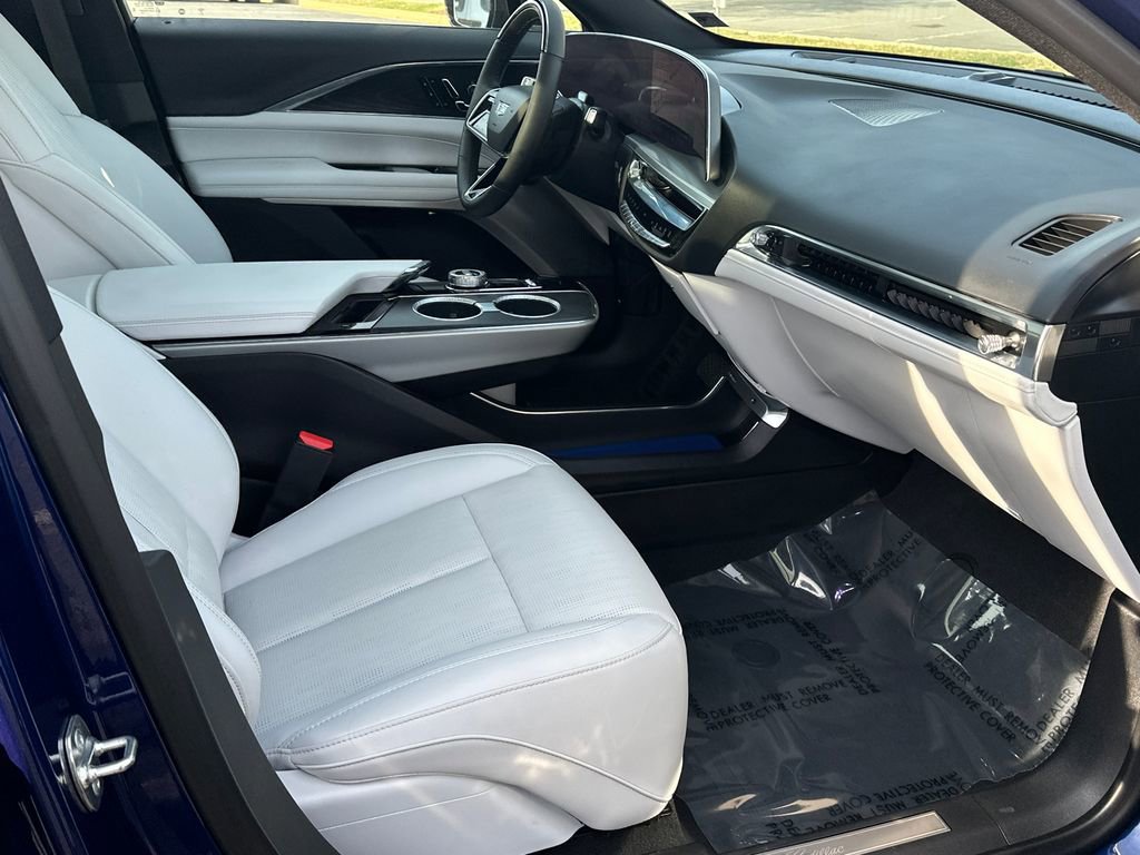 Used 2024 Cadillac Lyriq Sport image 14