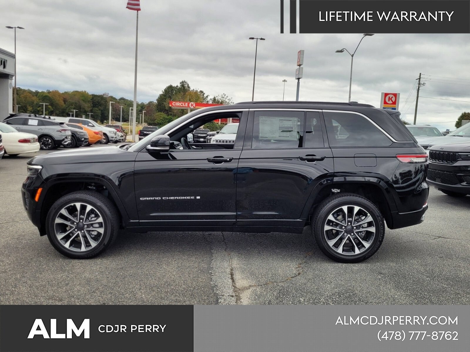 New 2025 Jeep Grand Cherokee Overland w/ Luxury Tech Group IV AWD/4WD image 3