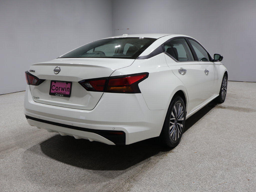 Used 2025 Nissan Altima 2.5 SV FWD image 2
