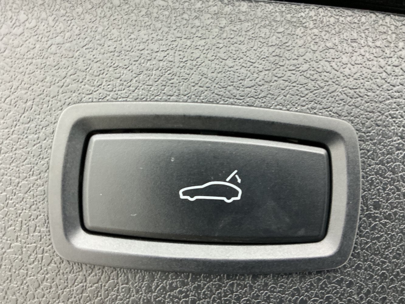 Used 2018 Porsche Macan AWD/4WD image 46