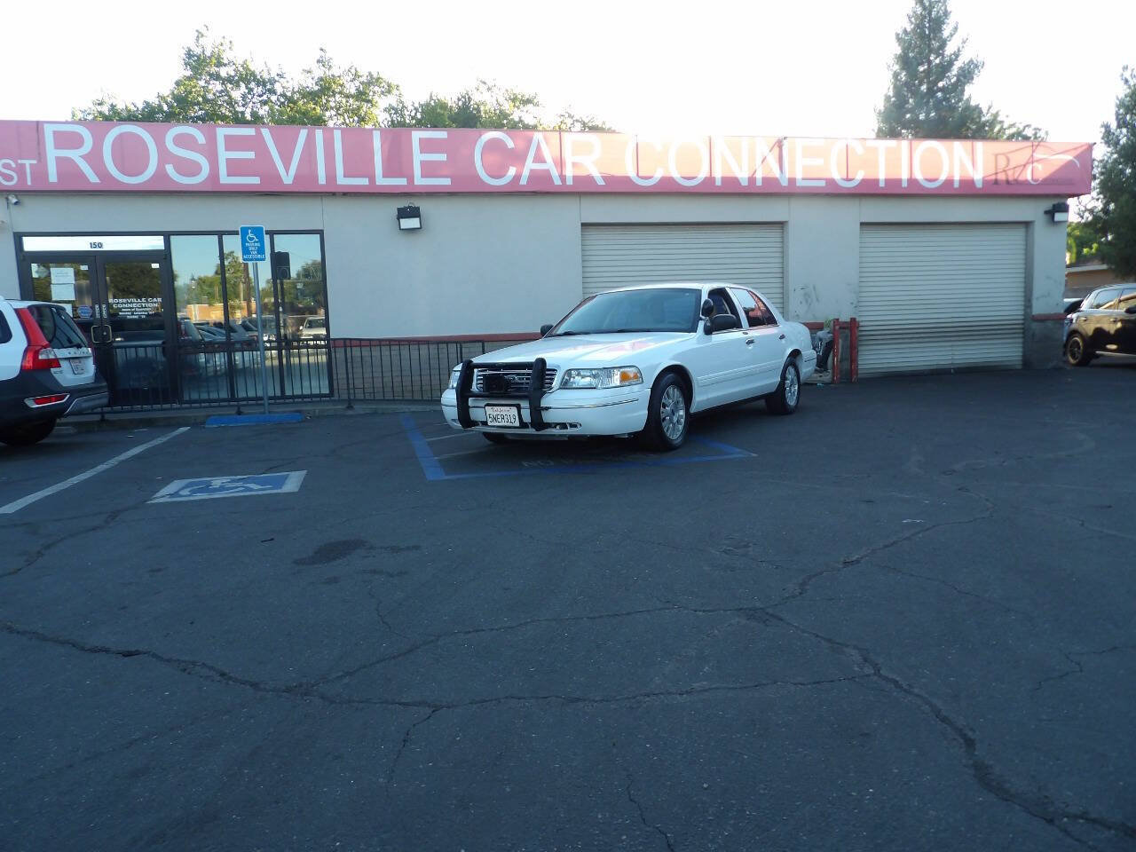 Used 2005 Ford Crown Victoria LX RWD image 1