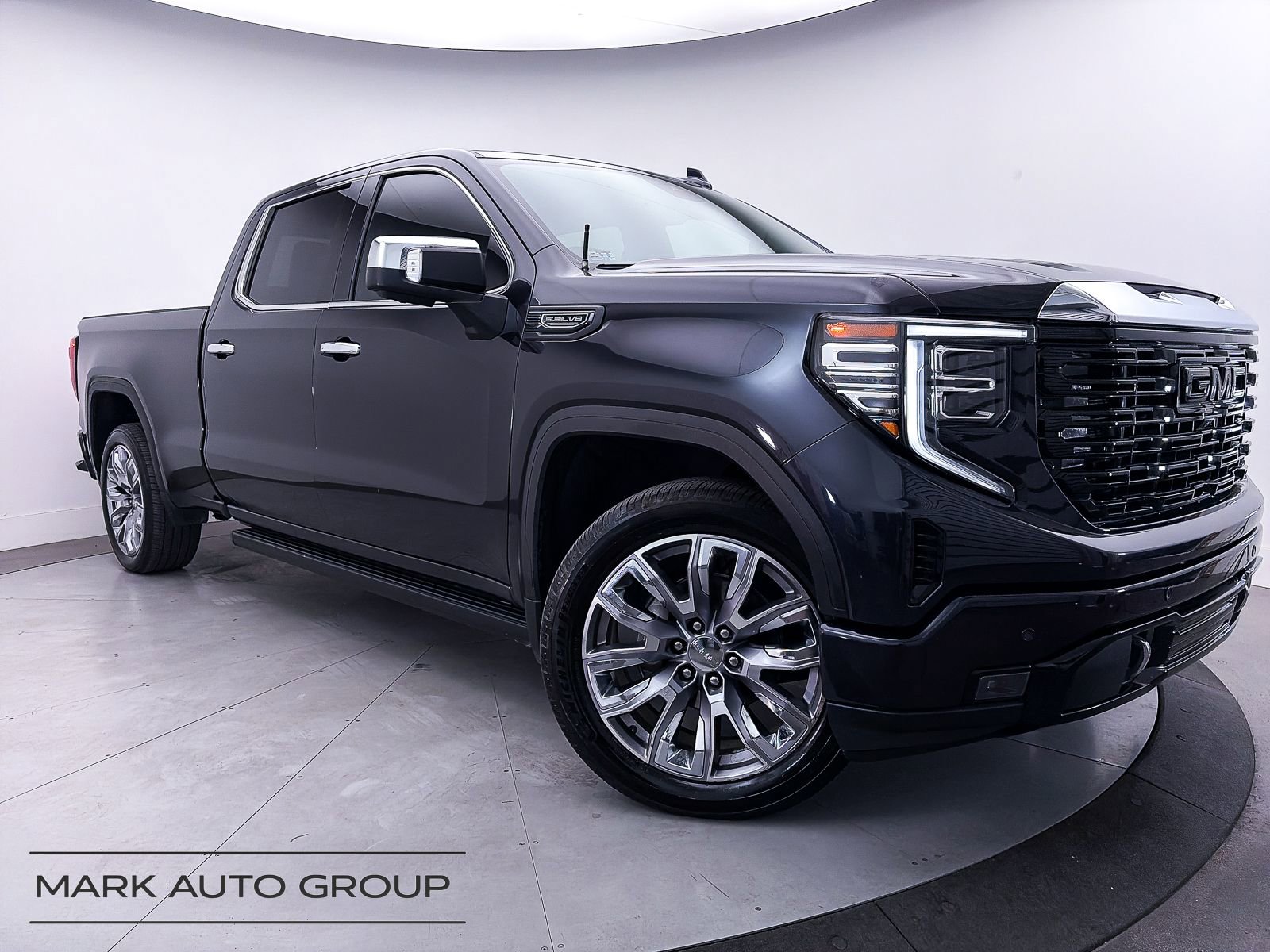 Used 2022 GMC Sierra 1500 Denali w/ Denali Reserve Package AWD/4WD image 1