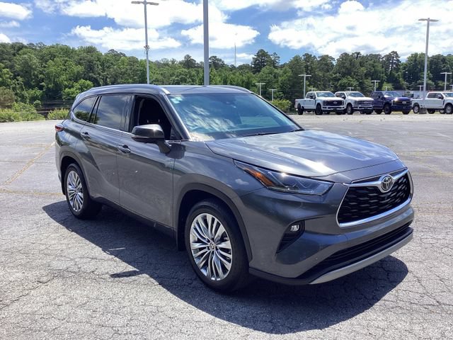 Used 2024 Toyota Highlander Platinum FWD video 1