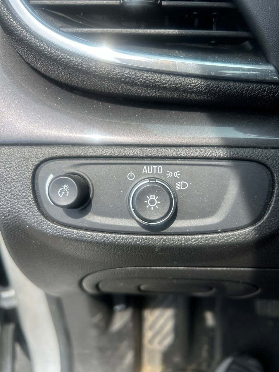 Used 2020 Buick Encore Preferred w/ Safety Package FWD image 26