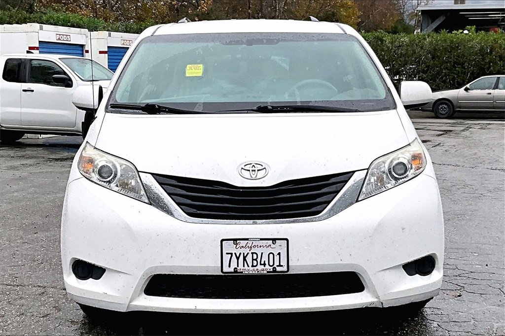 Used 2012 Toyota Sienna LE image 2