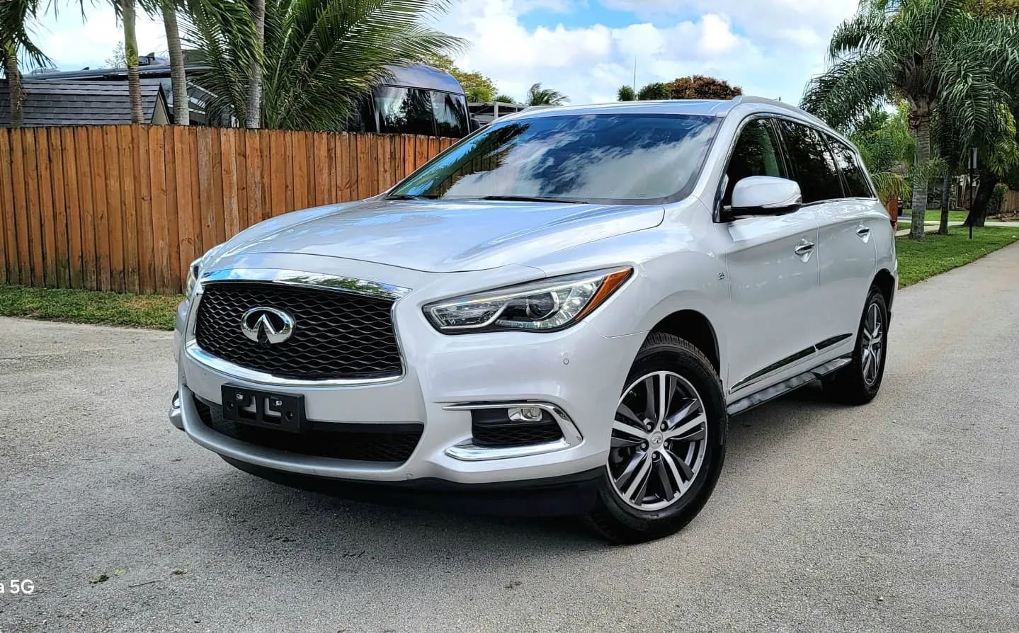 Used 2019 INFINITI QX60 Luxe w/ Essential Package AWD/4WD image 1