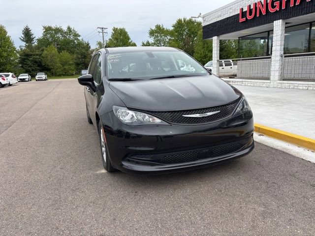 Used 2022 Chrysler Voyager LX FWD image 4