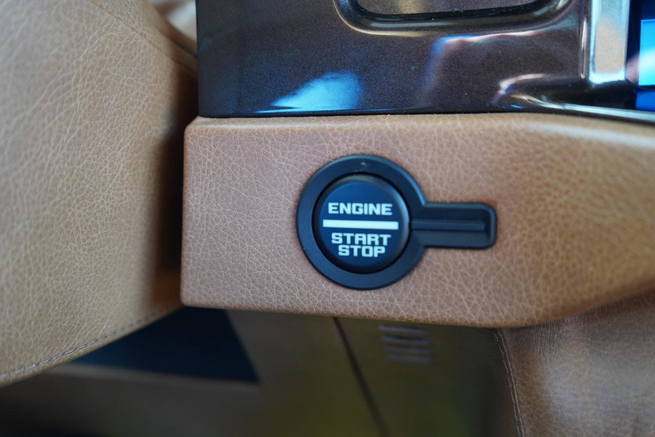 Used 2025 Ford Bronco Badlands image 48