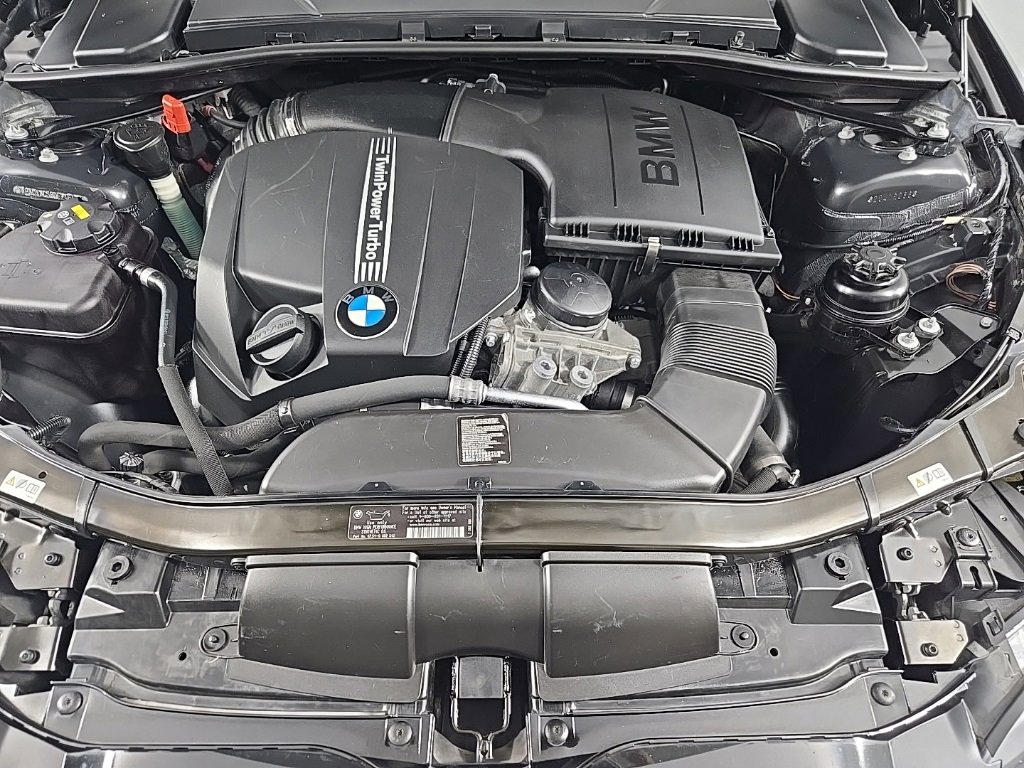 Used 2013 BMW 335i Convertible image 20