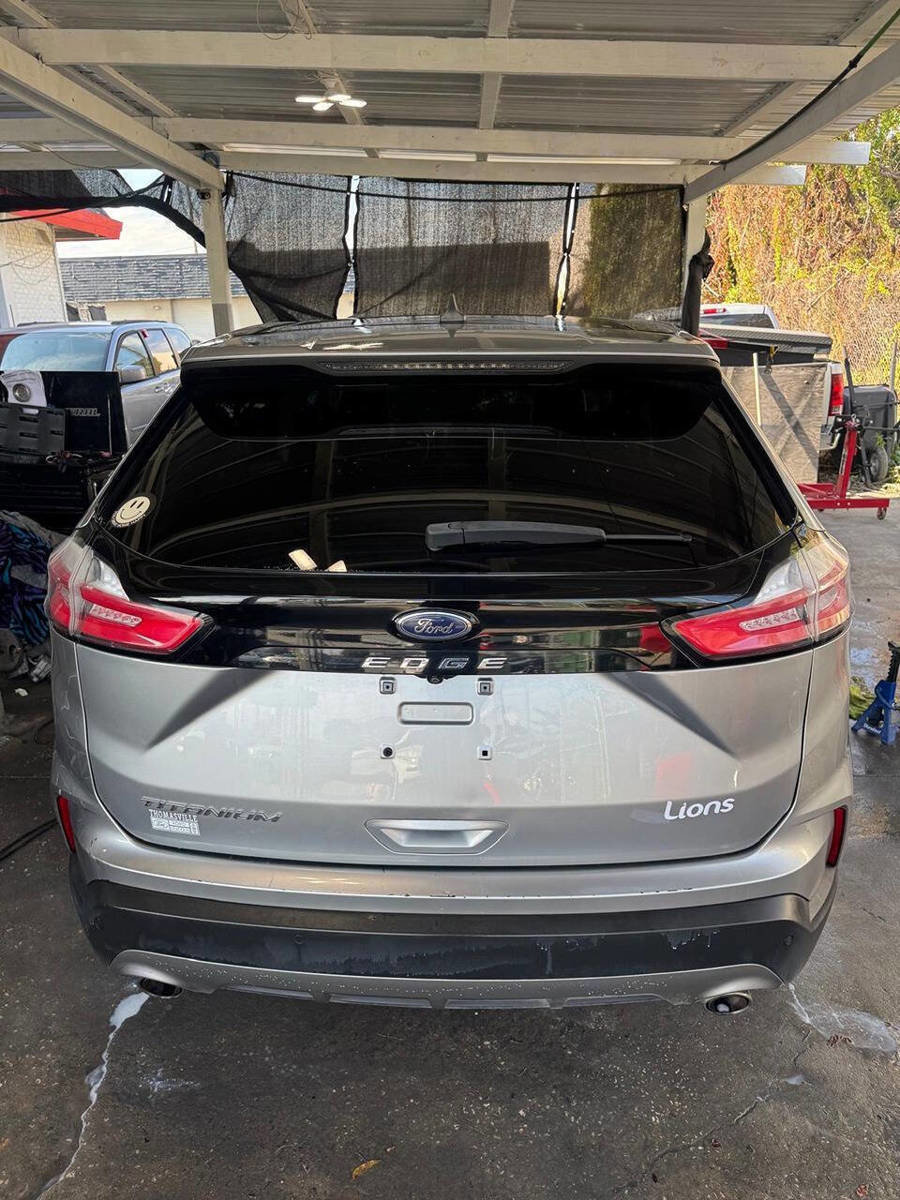 Used 2021 Ford Edge Titanium image 4