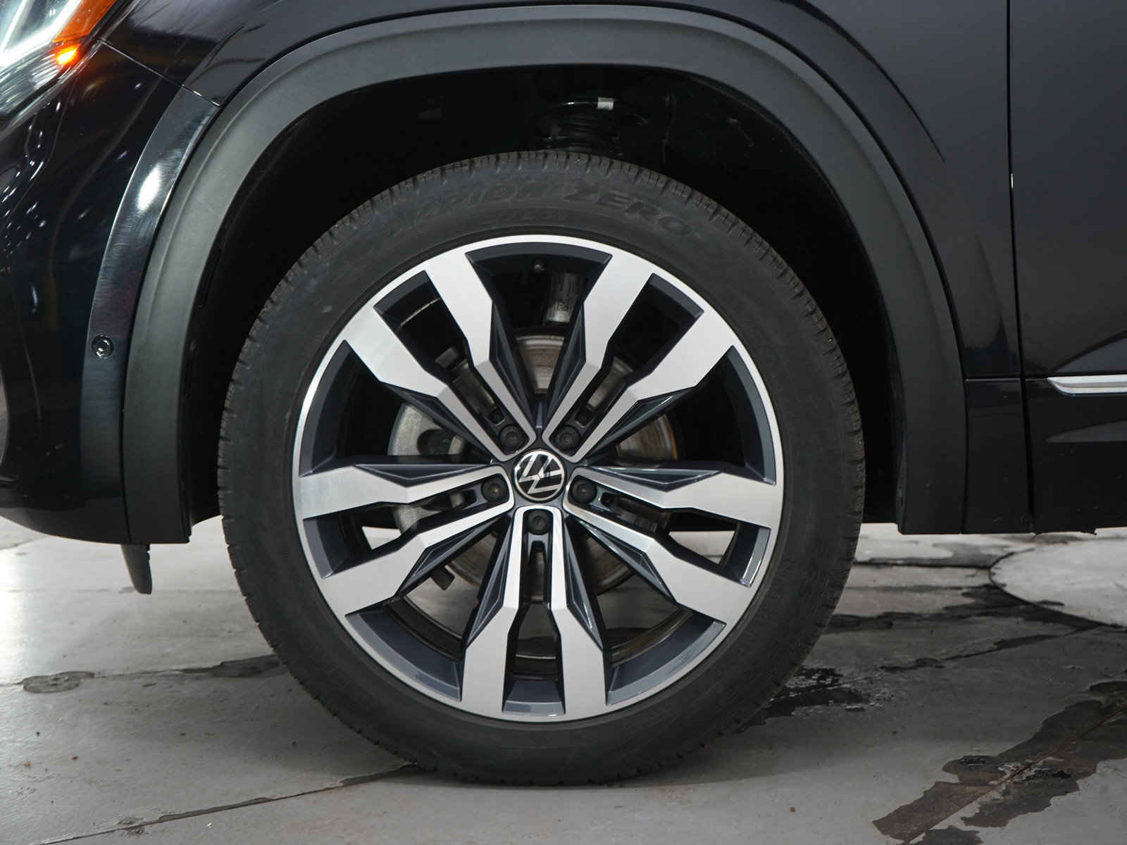 Used 2023 Volkswagen Atlas SEL Premium AWD/4WD image 32