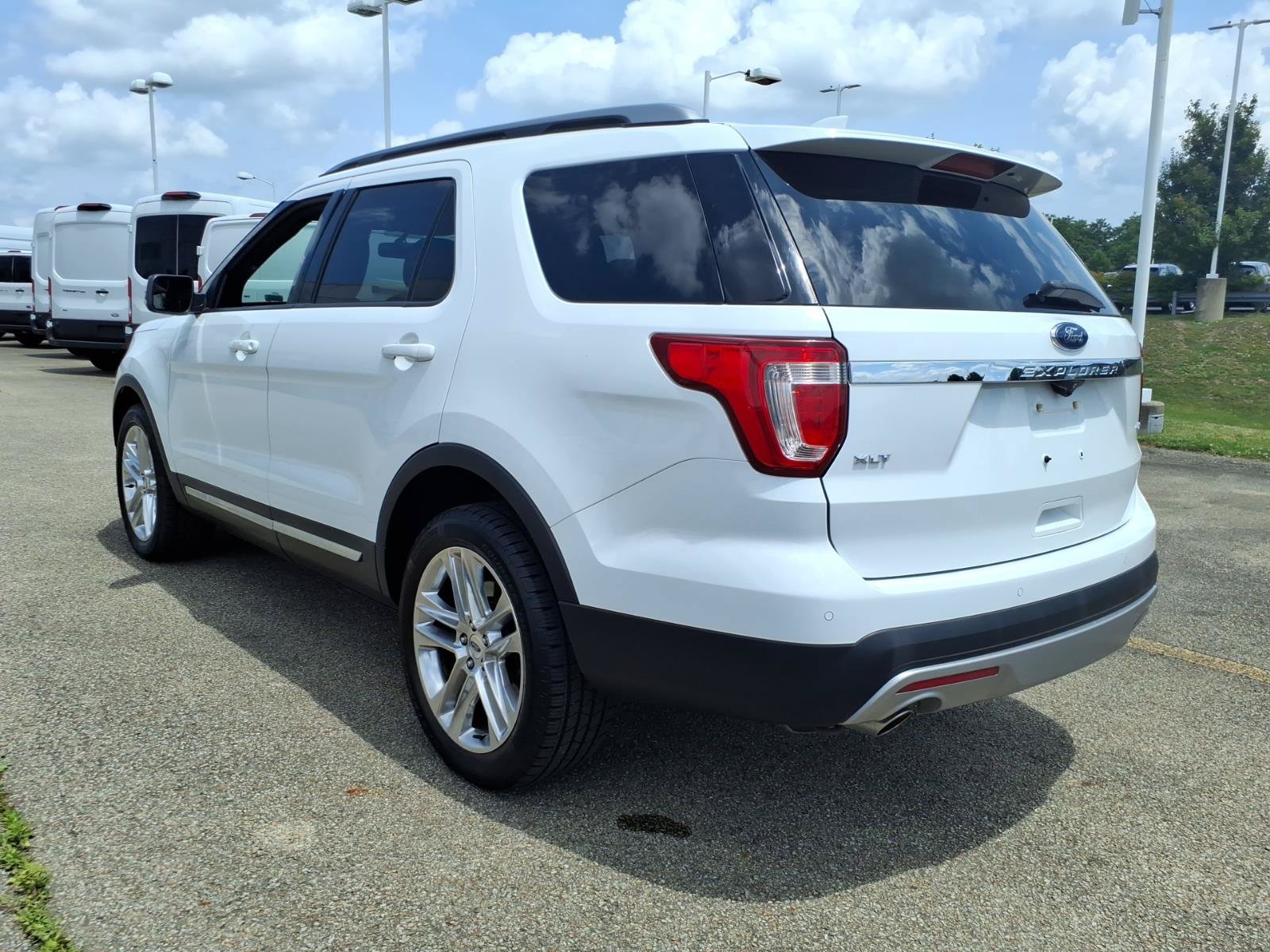 Certified 2017 Ford Explorer XLT w/ Equipment Group 201A AWD/4WD image 4