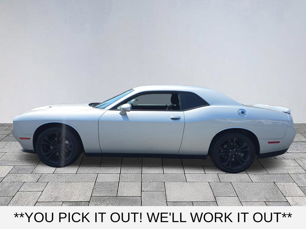 Used 2022 Dodge Challenger SXT RWD image 4
