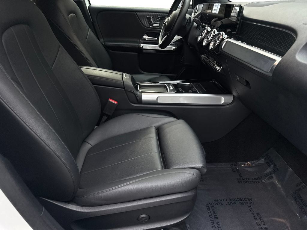Used 2025 Mercedes-Benz GLB 250 4MATIC image 43